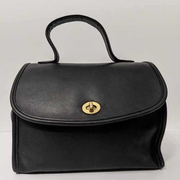 [SOLD] Vintage Coach Manor - Picture 2 of 10